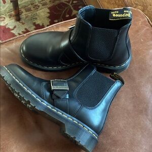 Dr.Martens 2976 Buckle Pull Up Leather Chelsea Boots 'Black Pull Up'